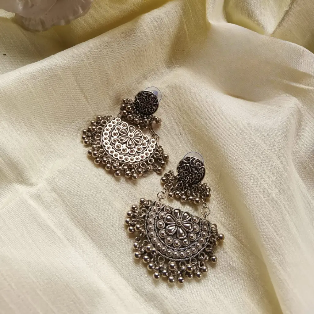 Maroon and Gold Elegant Gold Jewelry Sale Marketing Instagram Post - 2025-02-28T213722.582.webp