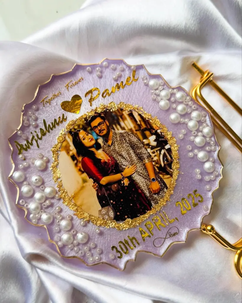 Customised wedding gift❤️for order 9564031657 call or wp ☎️🫶🏻 #viral #resinframe #preservation (1).webp