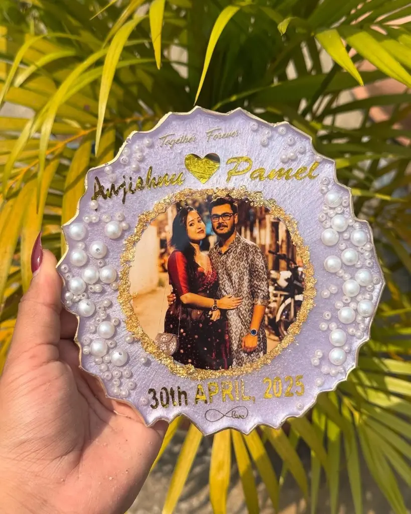 Customised wedding gift❤️for order 9564031657 call or wp ☎️🫶🏻 #viral #resinframe #preservation (2).webp