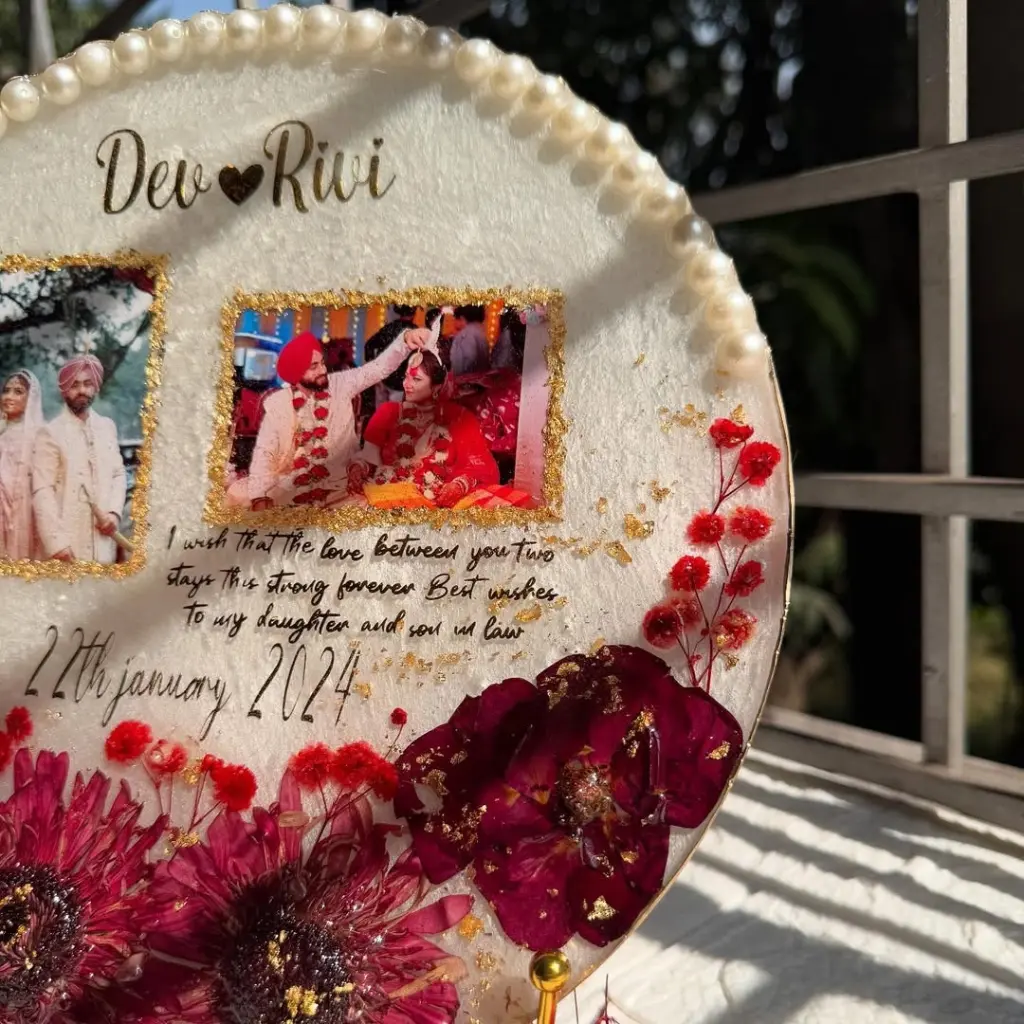 Resin customised frame🫶🏻😍 #viral #preservation #resinart #resinframes (1).webp