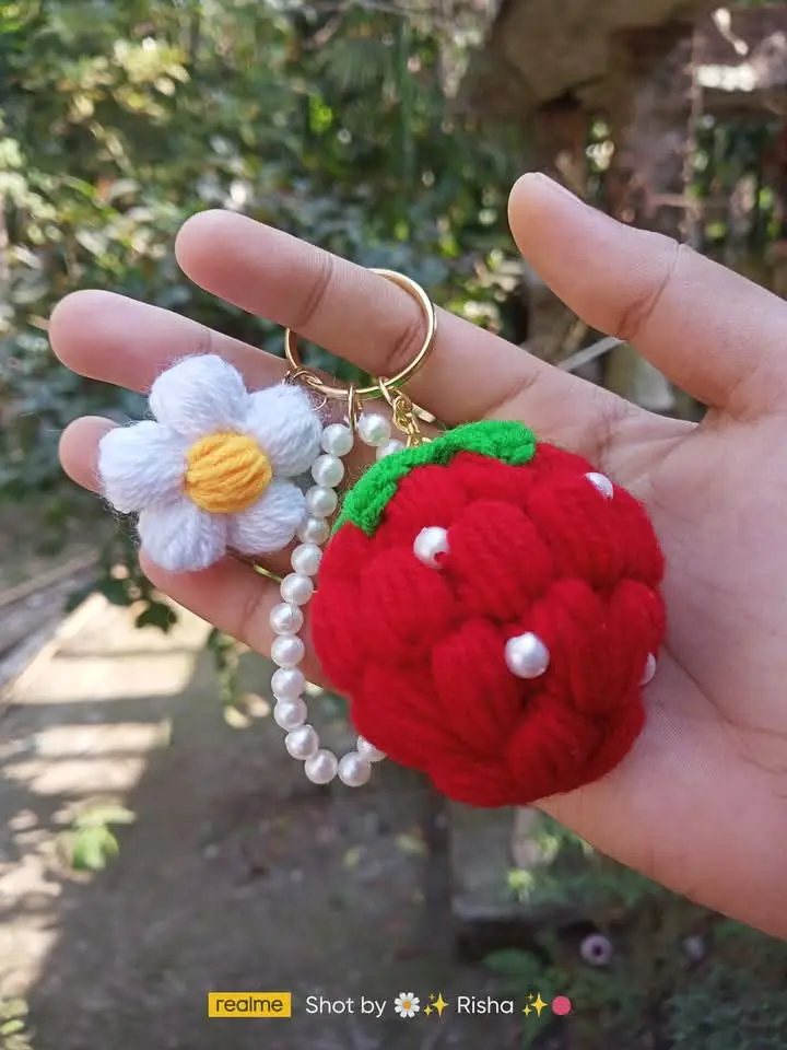 Strawberry Daisy Keychain
