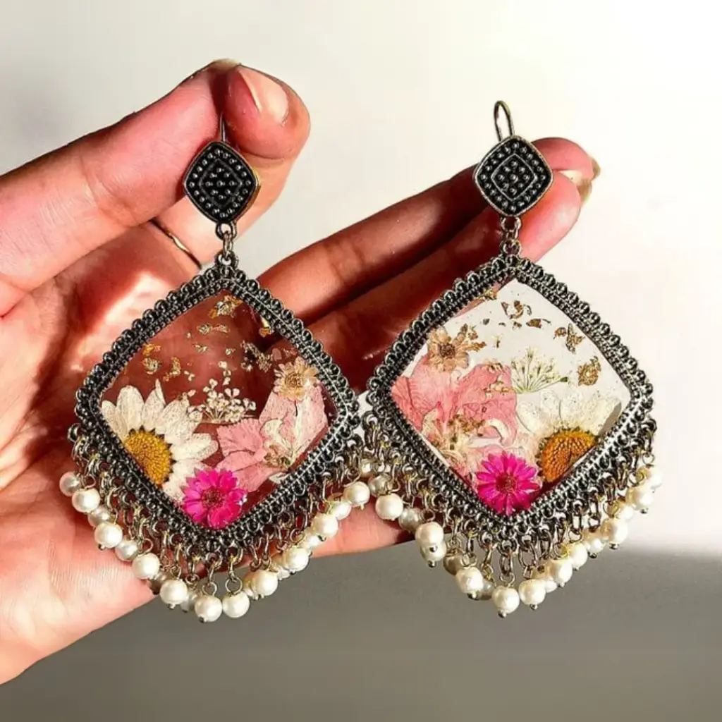 Komolini Jhumkas