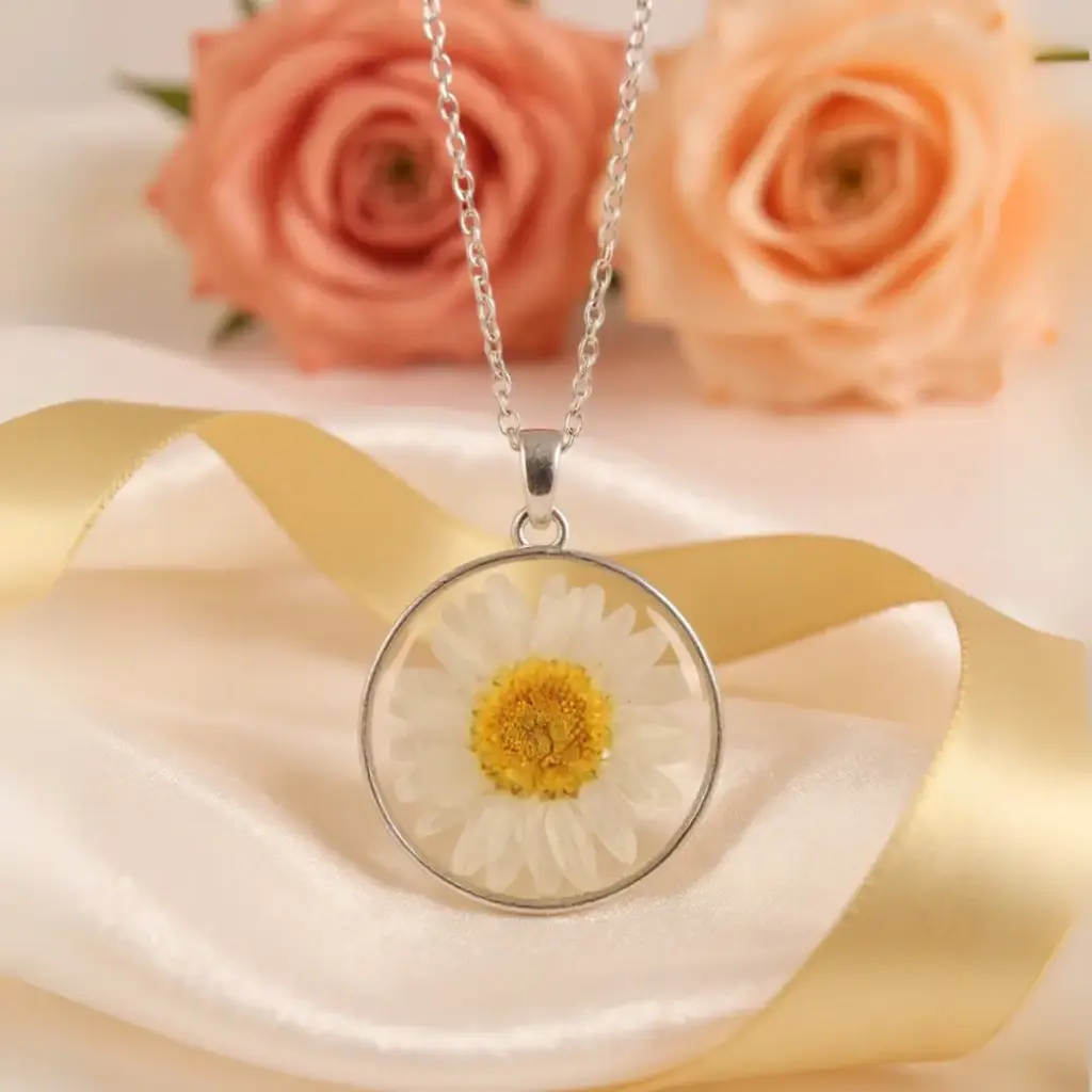 Silver Daisia Necklace