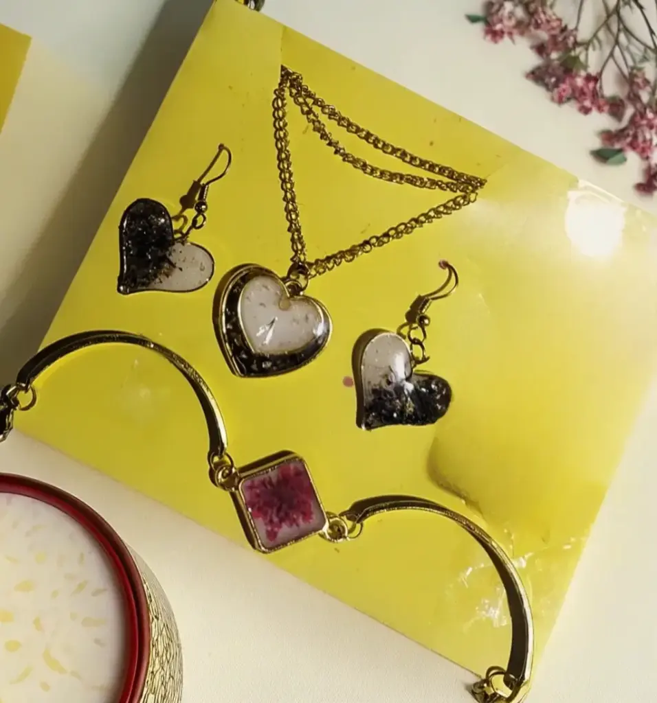 Bazel Set(Necklace,Earrings,Bracelet)