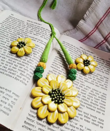 Halud Mukhi Necklace and Earing