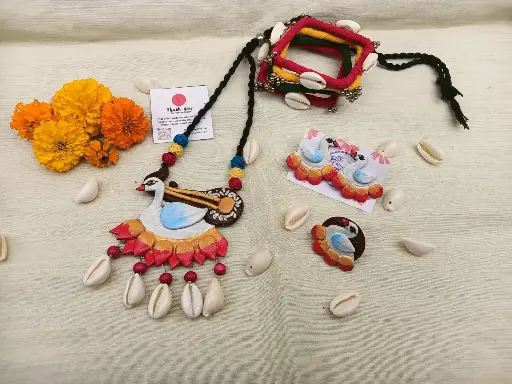 Hansha-Bina Set
