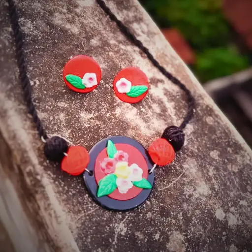 Lal Pori Necklace And Earings
