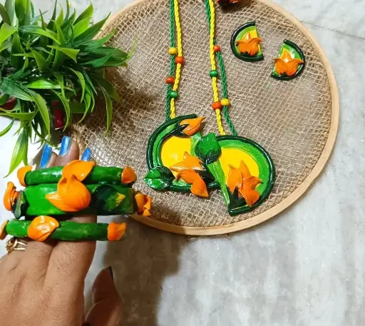 Polash Set With Bangles