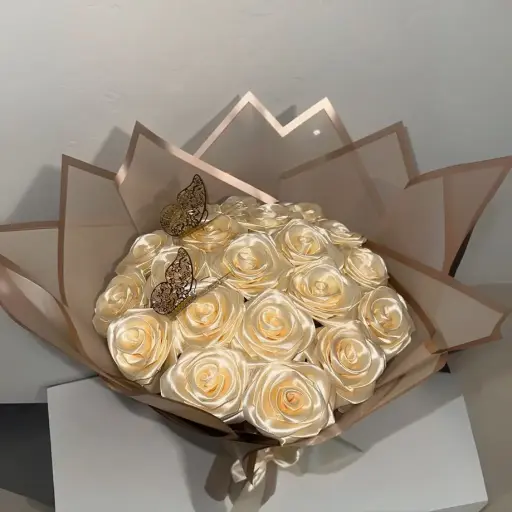 King Glossy White Ribbon Rose Bouquet(25 Roses)